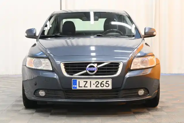 Sininen Sedan, Volvo S40 – LZI-265