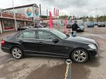 Musta Sedan, Mercedes-Benz E – LZJ-717, kuva 3
