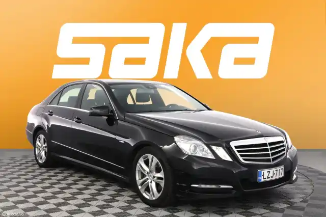 Musta Sedan, Mercedes-Benz E – LZJ-717