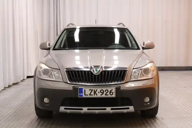 Beige Farmari, Skoda Octavia – LZK-926