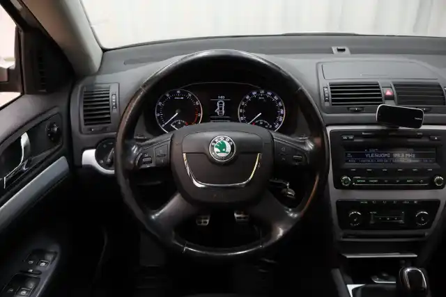 Beige Farmari, Skoda Octavia – LZK-926