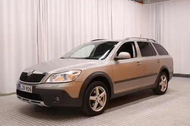 Beige Farmari, Skoda Octavia – LZK-926