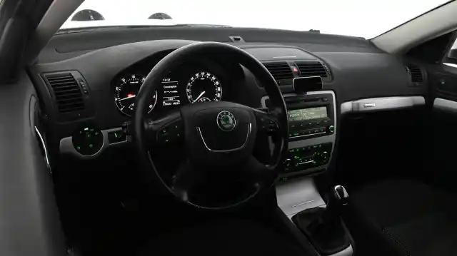 Beige Farmari, Skoda Octavia – LZK-926