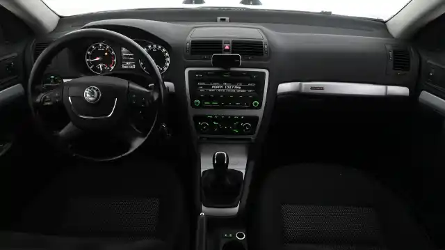 Beige Farmari, Skoda Octavia – LZK-926