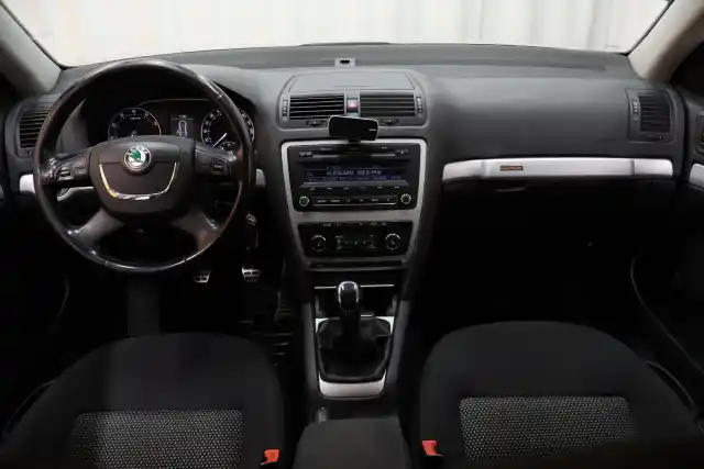Beige Farmari, Skoda Octavia – LZK-926
