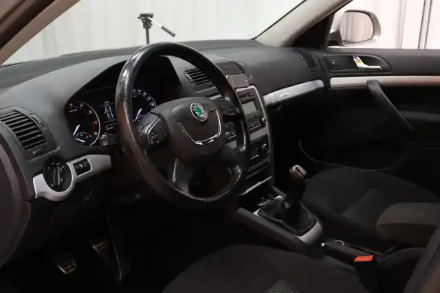 Beige Farmari, Skoda Octavia – LZK-926