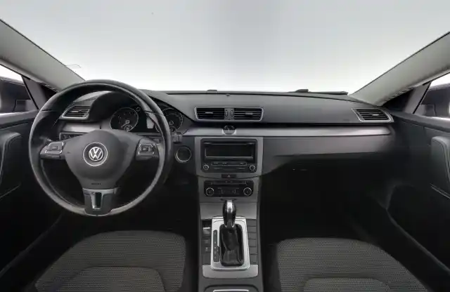 Harmaa Farmari, Volkswagen Passat – LZL-292