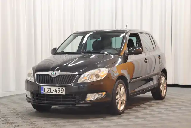 Musta Viistoperä, Skoda Fabia – LZL-499