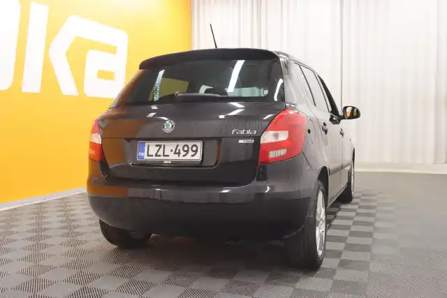 Musta Viistoperä, Skoda Fabia – LZL-499