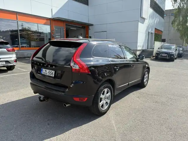Musta Maastoauto, Volvo XC60 – LZL-556