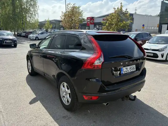 Musta Maastoauto, Volvo XC60 – LZL-556
