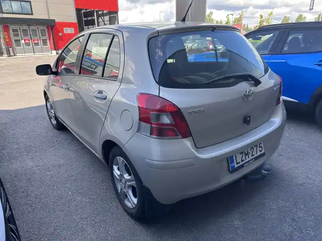 Hopea Viistoperä, Toyota Yaris – LZM-275