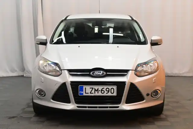 Harmaa Farmari, Ford Focus – LZM-690