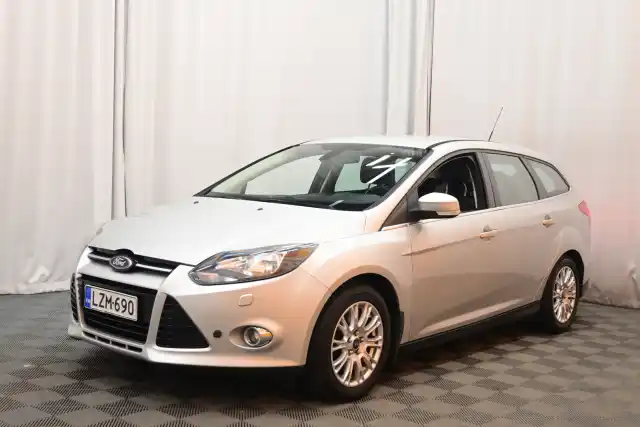 Harmaa Farmari, Ford Focus – LZM-690