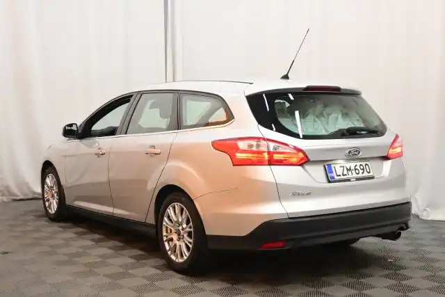 Harmaa Farmari, Ford Focus – LZM-690