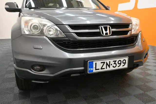 Harmaa Maastoauto, Honda CR-V – LZN-399