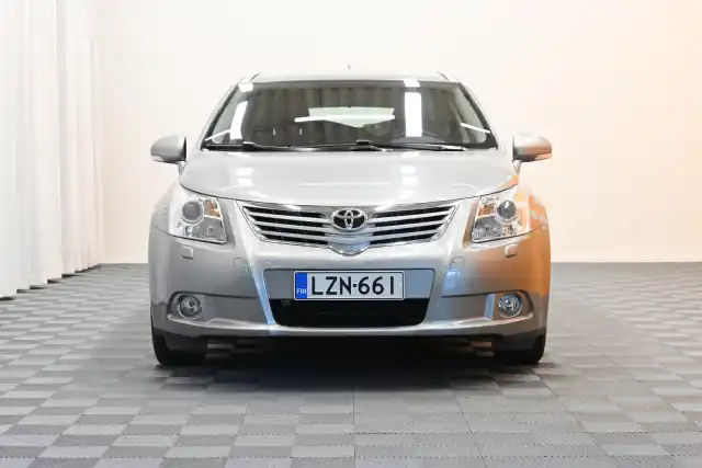 Harmaa Farmari, Toyota Avensis – LZN-661