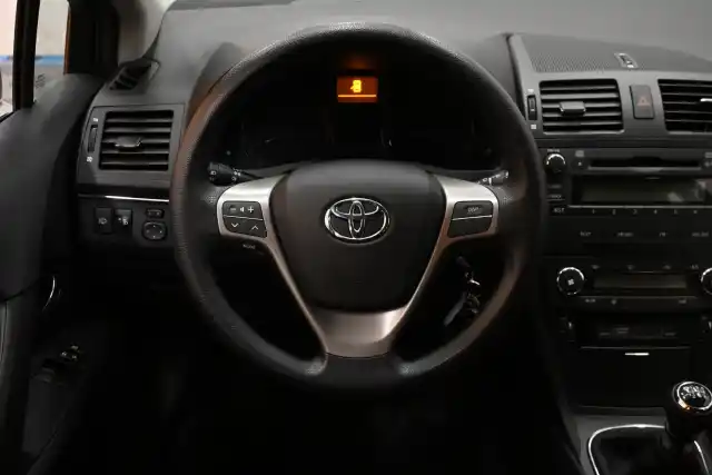 Harmaa Farmari, Toyota Avensis – LZN-661