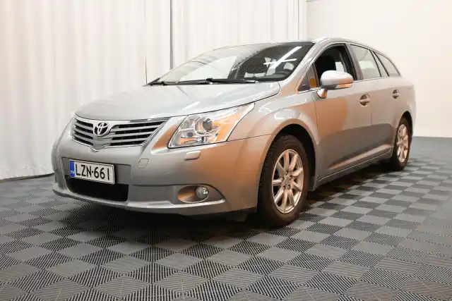 Harmaa Farmari, Toyota Avensis – LZN-661