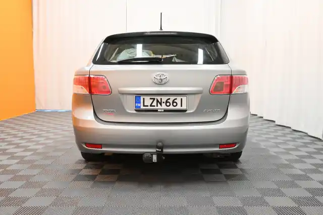 Harmaa Farmari, Toyota Avensis – LZN-661