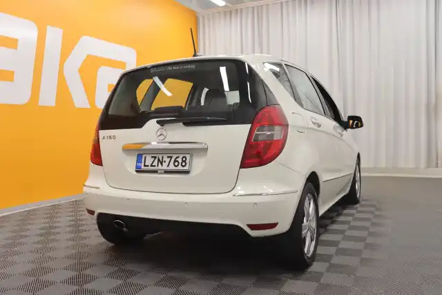 Valkoinen Tila-auto, Mercedes-Benz A – LZN-768