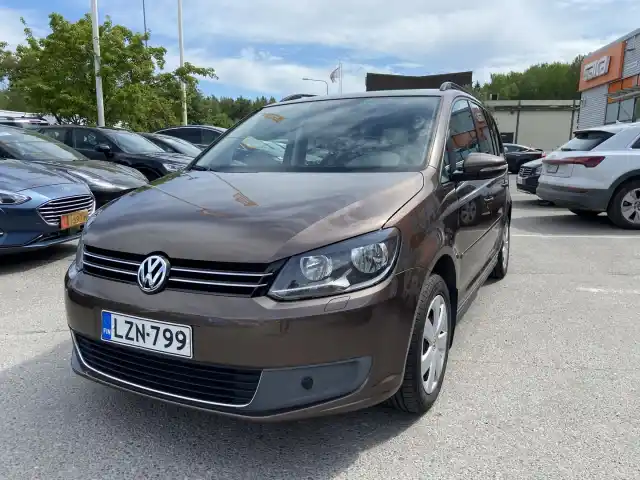 Ruskea (beige) Tila-auto, Volkswagen Touran – LZN-799