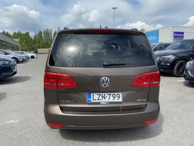 Ruskea (beige) Tila-auto, Volkswagen Touran – LZN-799