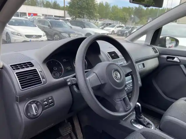Ruskea (beige) Tila-auto, Volkswagen Touran – LZN-799