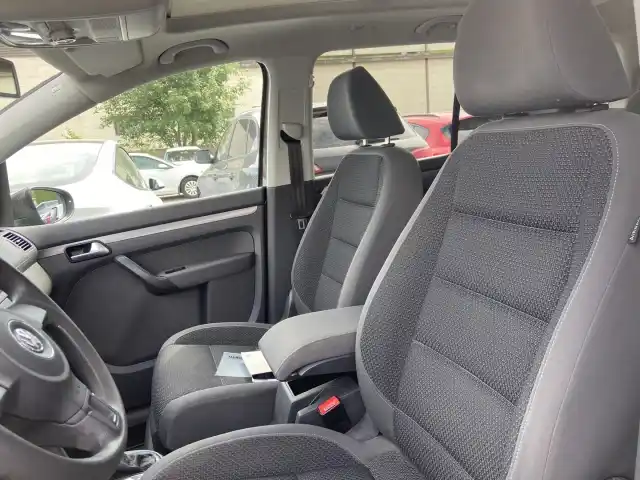 Ruskea (beige) Tila-auto, Volkswagen Touran – LZN-799
