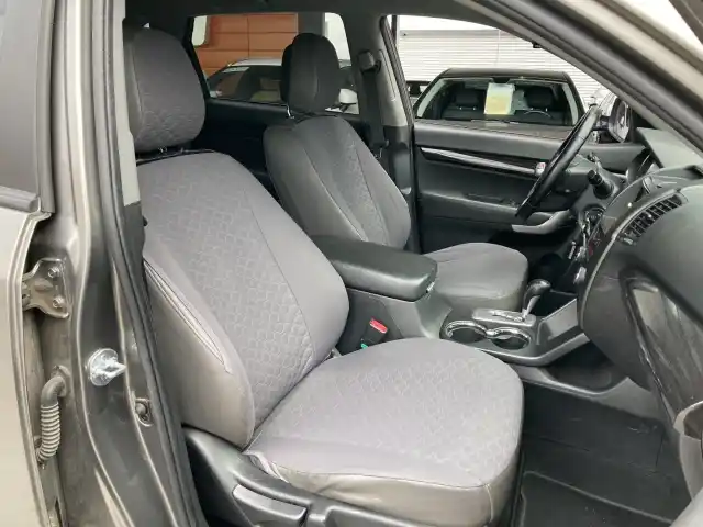 Harmaa Maastoauto, Kia Sorento – LZO-479