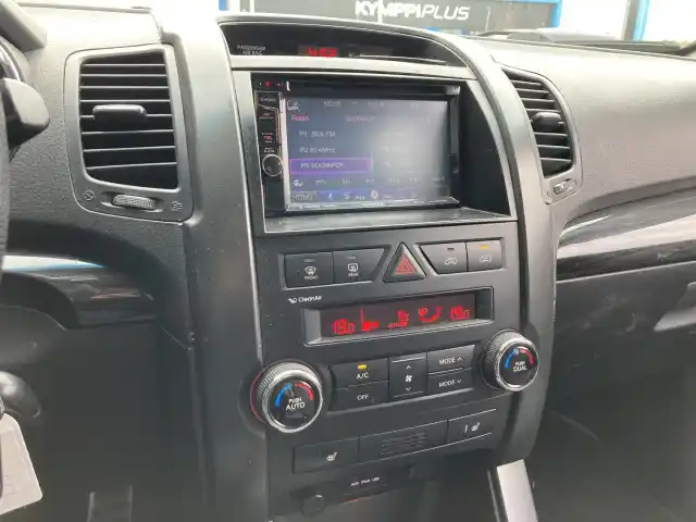 Harmaa Maastoauto, Kia Sorento – LZO-479