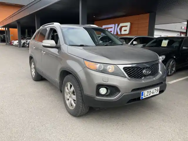 Harmaa Maastoauto, Kia Sorento – LZO-479