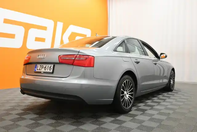 Harmaa Sedan, Audi A6 – LZP-616