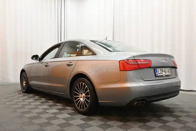 Harmaa Sedan, Audi A6 – LZP-616