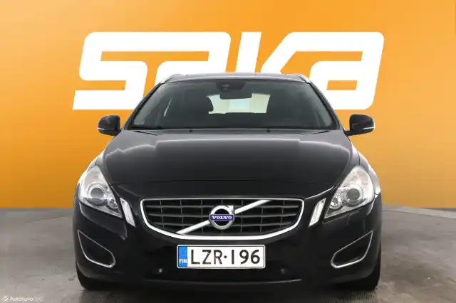 Musta Farmari, Volvo V60 – LZR-196