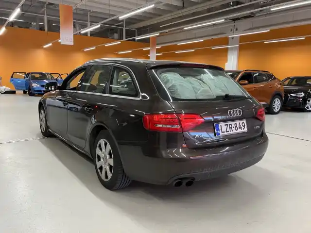 Ruskea Farmari, Audi A4 – LZR-849