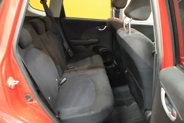 Punainen Viistoperä, Honda Jazz – LZS-233