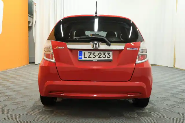 Punainen Viistoperä, Honda Jazz – LZS-233