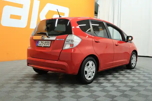 Punainen Viistoperä, Honda Jazz – LZS-233