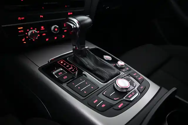 Harmaa Farmari, Audi A6 – LZU-220