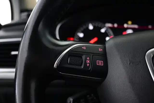 Harmaa Farmari, Audi A6 – LZU-220