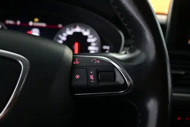 Harmaa Farmari, Audi A6 – LZU-220
