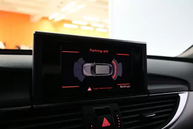 Harmaa Farmari, Audi A6 – LZU-220