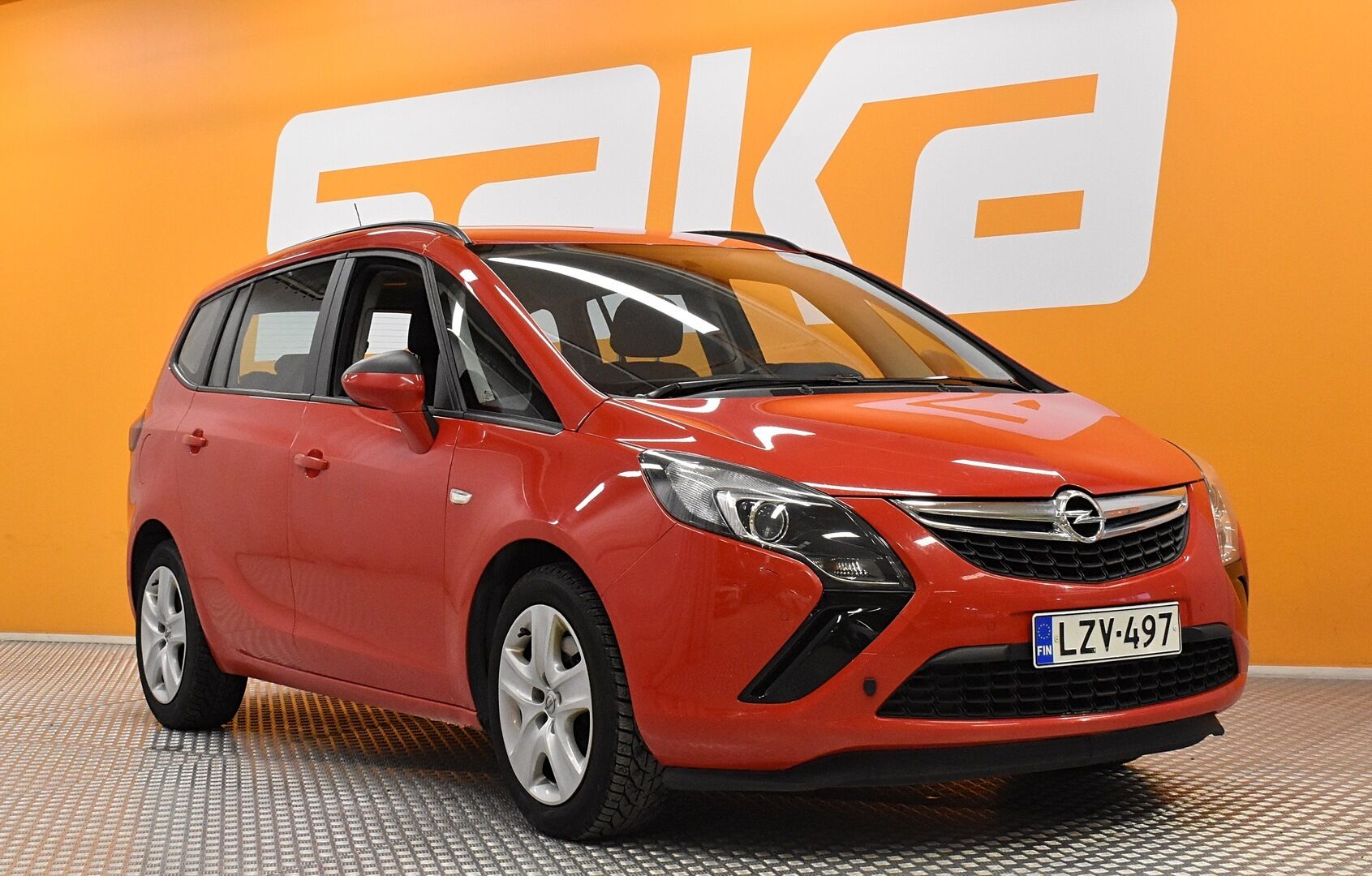 Punainen Tila-auto, Opel Zafira Tourer – LZV-497