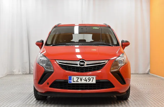 Punainen Tila-auto, Opel Zafira Tourer – LZV-497