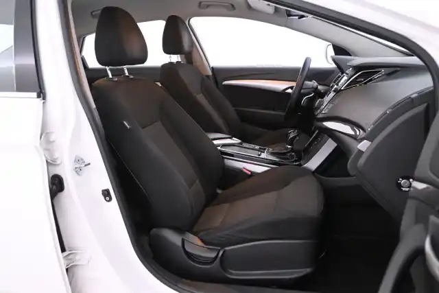 Valkoinen Sedan, Hyundai i40 – LZY-522