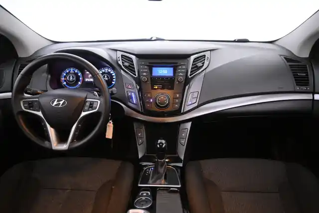 Valkoinen Sedan, Hyundai i40 – LZY-522