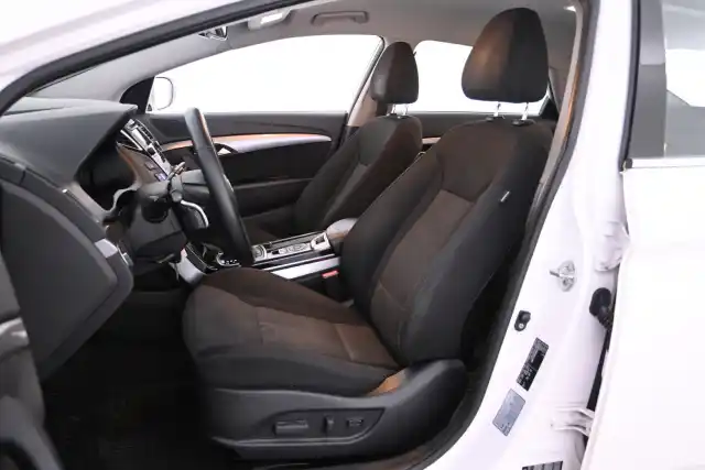 Valkoinen Sedan, Hyundai i40 – LZY-522