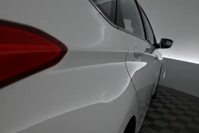 Valkoinen Sedan, Hyundai i40 – LZY-522