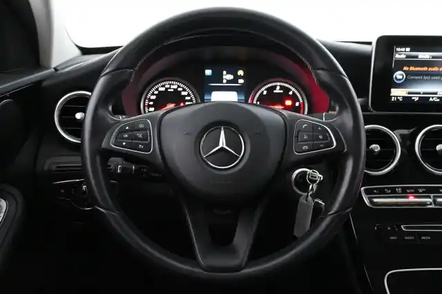 Valkoinen Sedan, Mercedes-Benz C – MAI-272